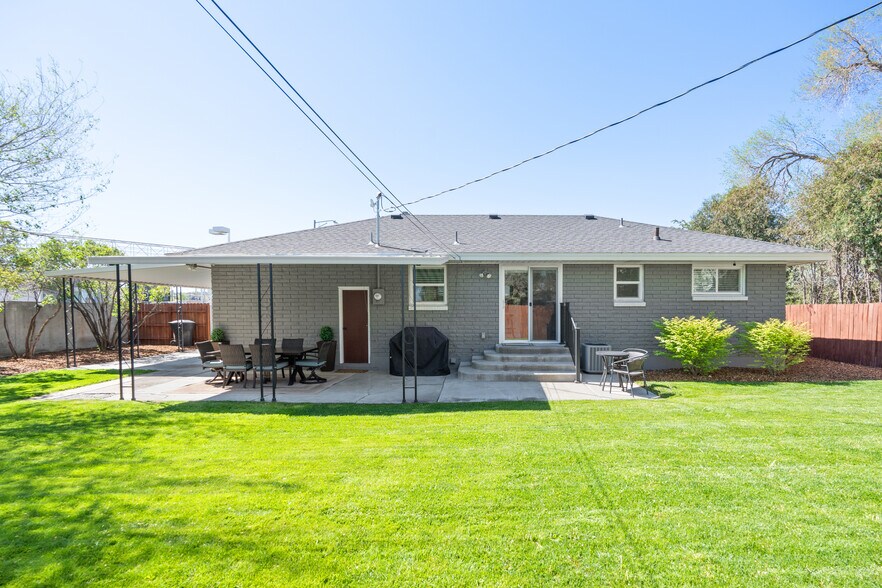 More Photos Of 207 Main St, Rexburg Office For Sale