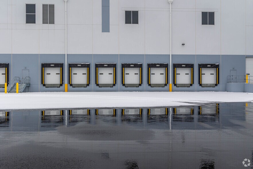 More Photos Of 333 Washington Ave, Carlstadt Distribution For Lease