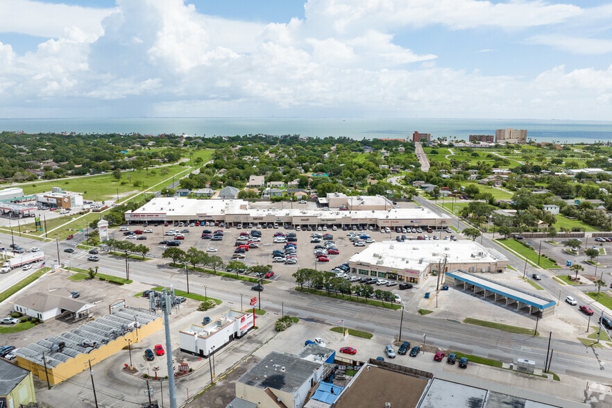 More Photos Of 4200-4250 S Alameda St, Corpus Christi Storefront For Lease
