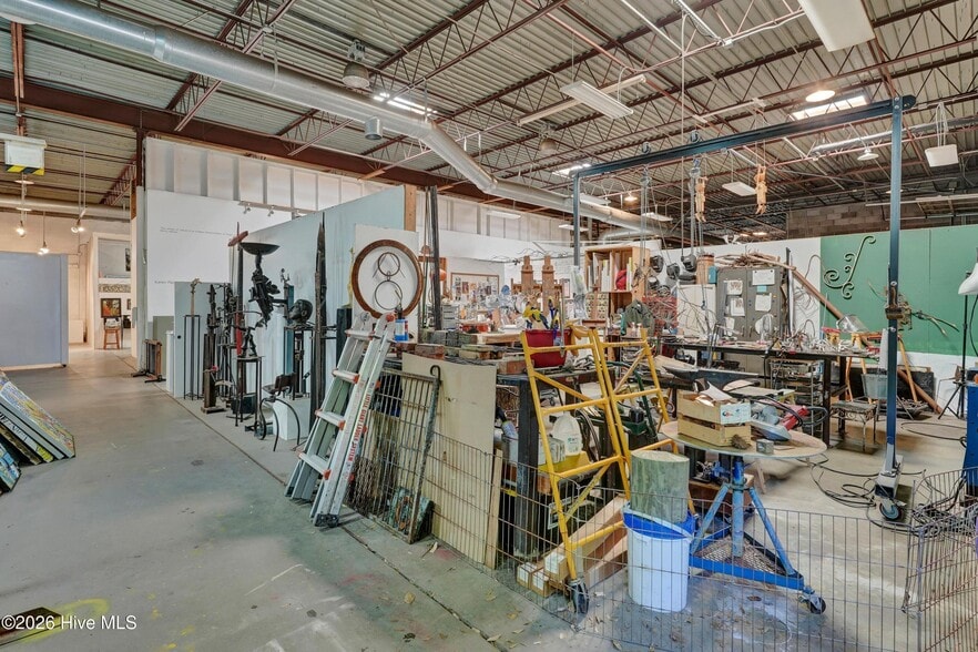 More Photos Of 711 S 5th Ave, Wilmington General Retail For Sale