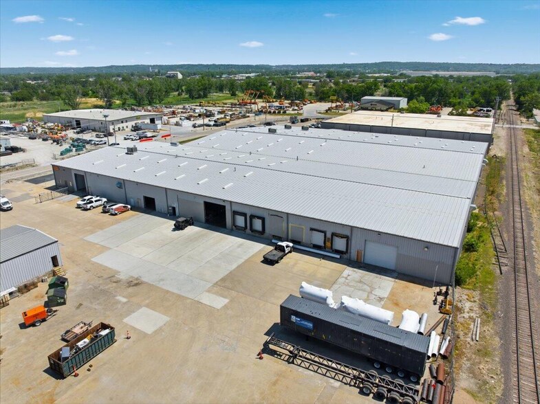 More Photos Of 3211 Nebraska Ave, Council Bluffs Warehouse For Lease