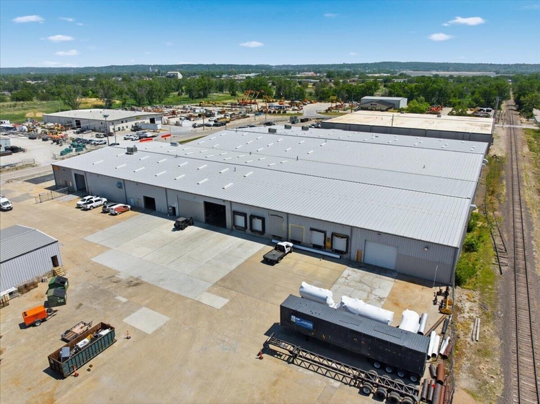 More Photos Of 3211 Nebraska Ave, Council Bluffs Warehouse For Lease