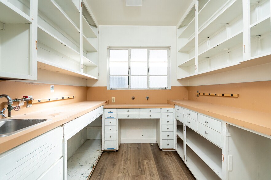 More Photos Of 2028 Lake Ave, Altadena Medical For Sale