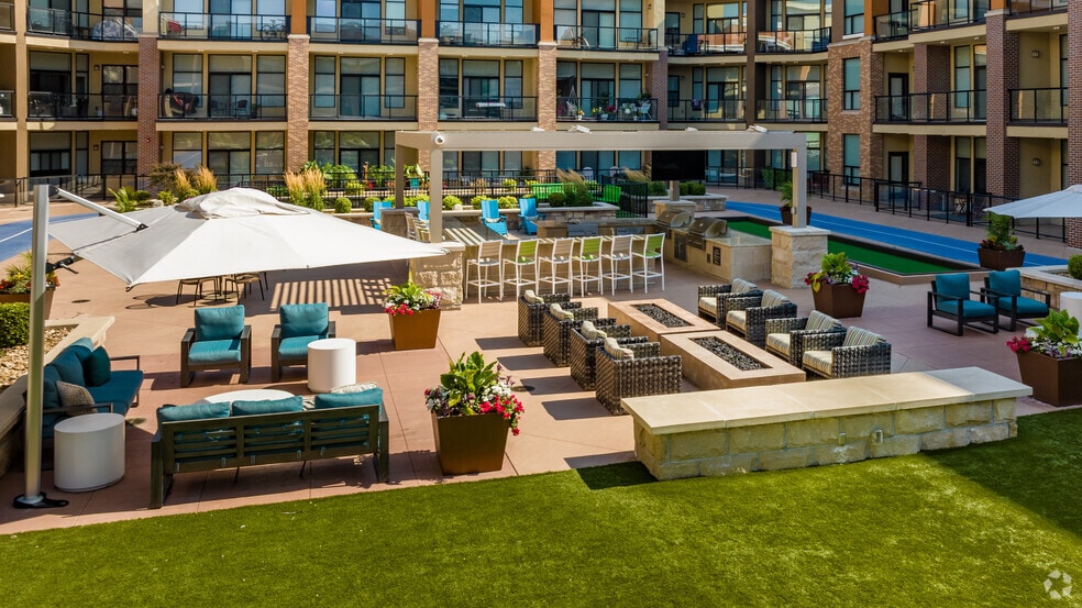 More Photos Of 10401 College Blvd, Overland Park Apartments For Lease