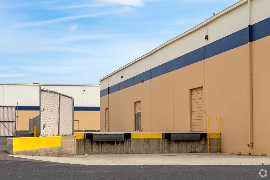 More Photos Of 3131 S Willow Ave, Fresno Distribution For Lease