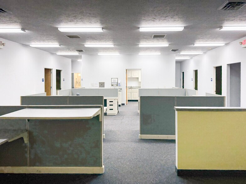 More Photos Of 4388 14 Mile Rd NE, Rockford Office For Lease