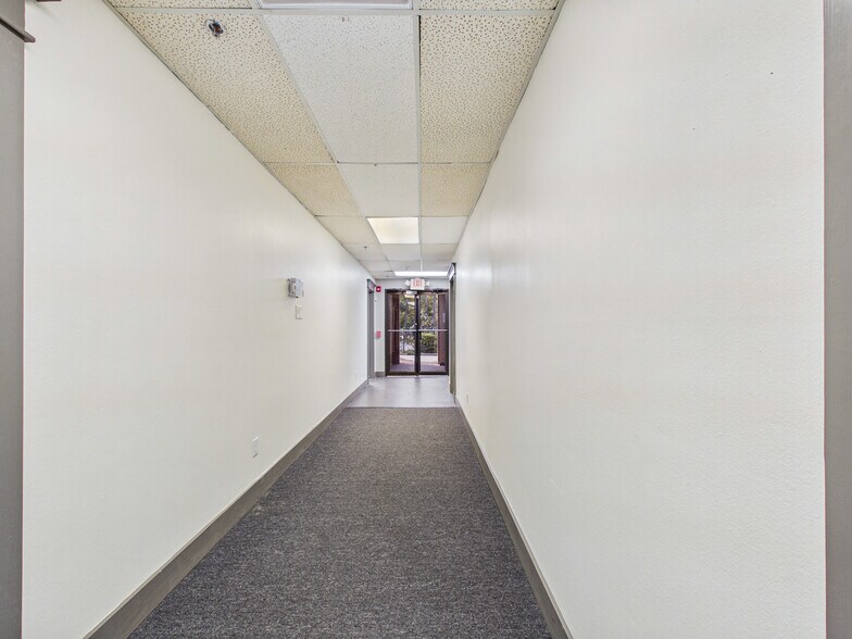 More Photos Of 25222 Glen Loch Dr, Spring Coworking Space