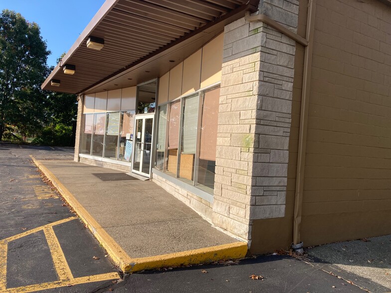 More Photos Of 10 Newport Ave, Pawtucket Freestanding For Lease