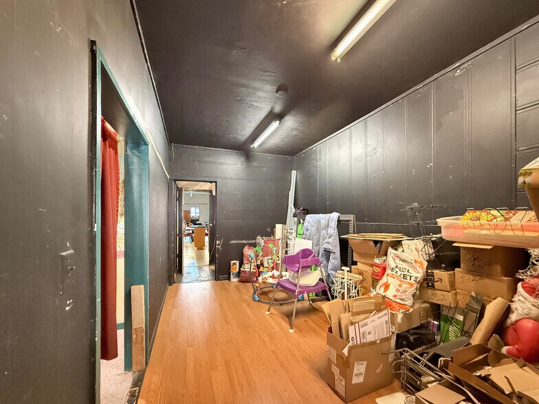 More Photos Of 342 Main St, Delta General Retail For Sale