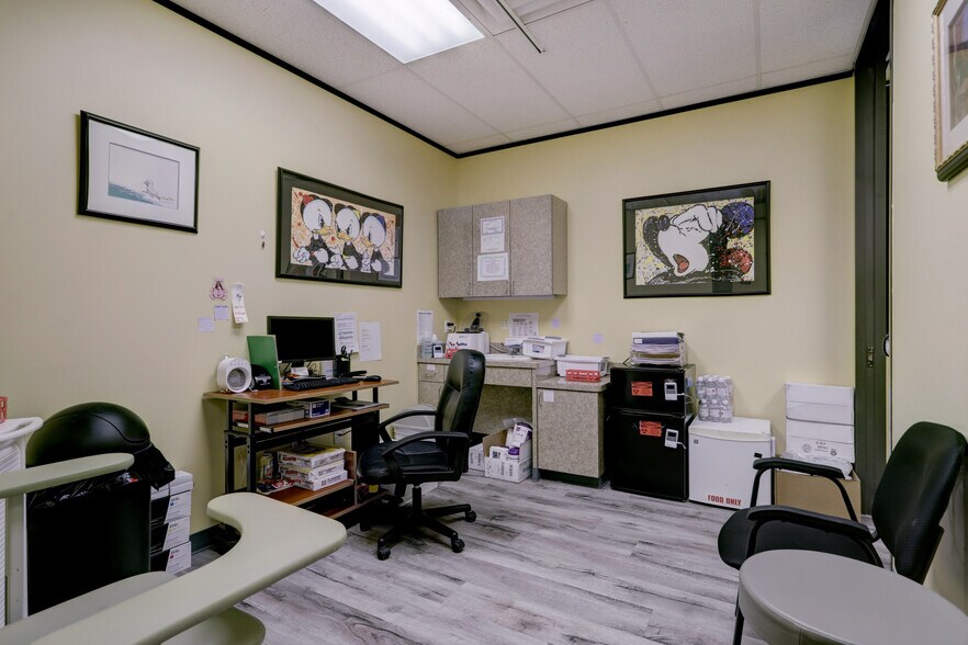 More Photos Of 19701 Kingwood Dr, Kingwood Medical For Sale