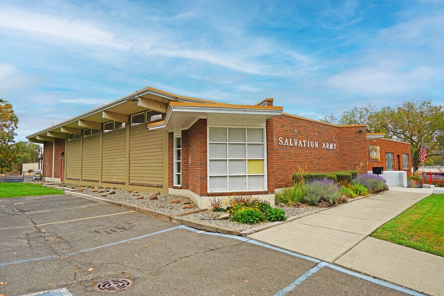 More Photos Of 310 N 16th Ave, Yakima Office For Sale
