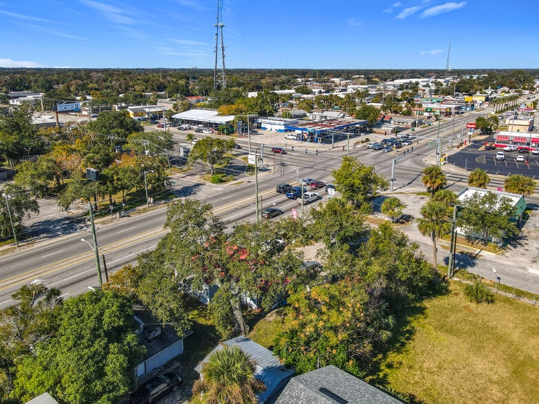 More Photos Of 825 N Ridgewood Ave, Daytona Beach Office Residential For Sale