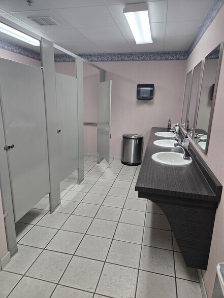 More Photos Of 1903 Keith St, Eau Claire Medical For Lease