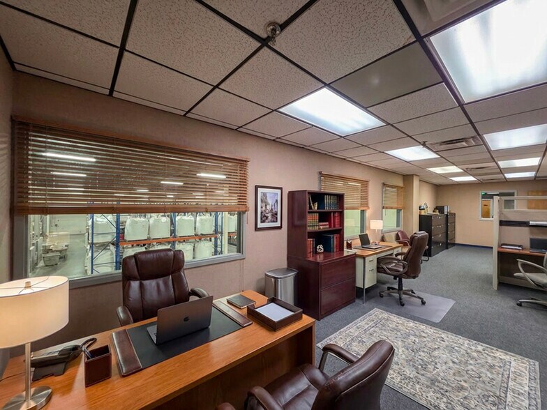 More Photos Of 1015 New York Ave, Toledo Distribution For Sale