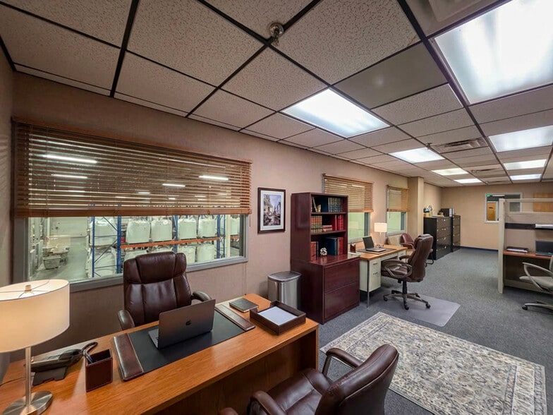 More Photos Of 1015 New York Ave, Toledo Distribution For Sale