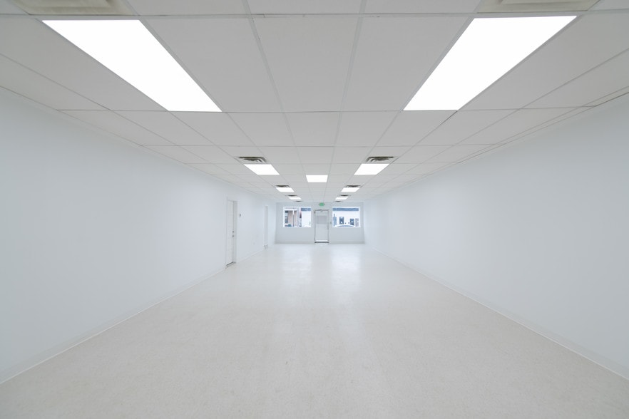 More Photos Of 422 Eastern Blvd, Essex Storefront Retail Office For Lease