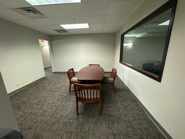 More Photos Of 320 3rd St SE, Cedar Rapids Office For Lease