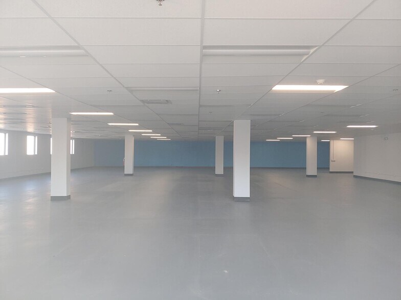 More Photos Of 4050-4140 W 87th St, Hometown Unknown For Lease