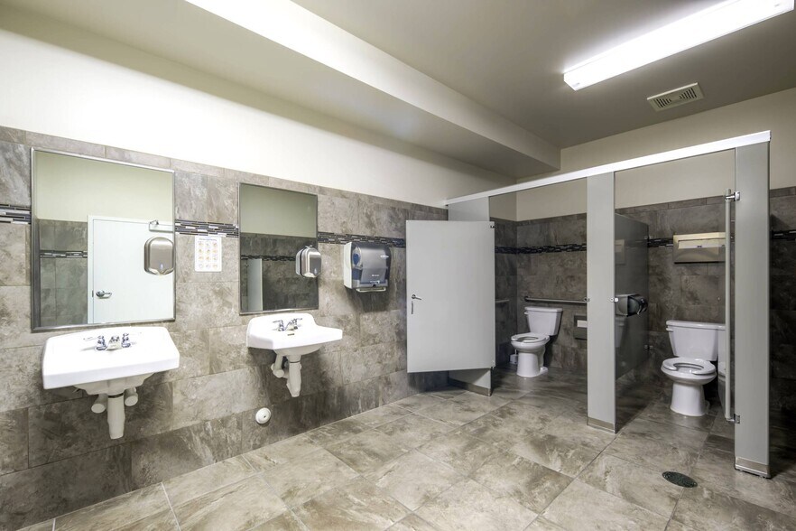 More Photos Of 851 N McCormick Way, Layton Distribution For Sale
