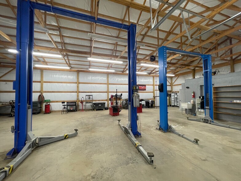 More Photos Of 6906 62/412 Highway, Viola Auto Repair For Sale