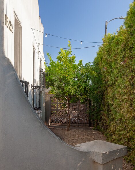 More Photos Of 1520 Menlo Ave, Los Angeles Apartments For Sale