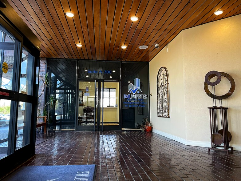 More Photos Of 800 Oak Ridge Tpke, Oak Ridge Medical For Lease