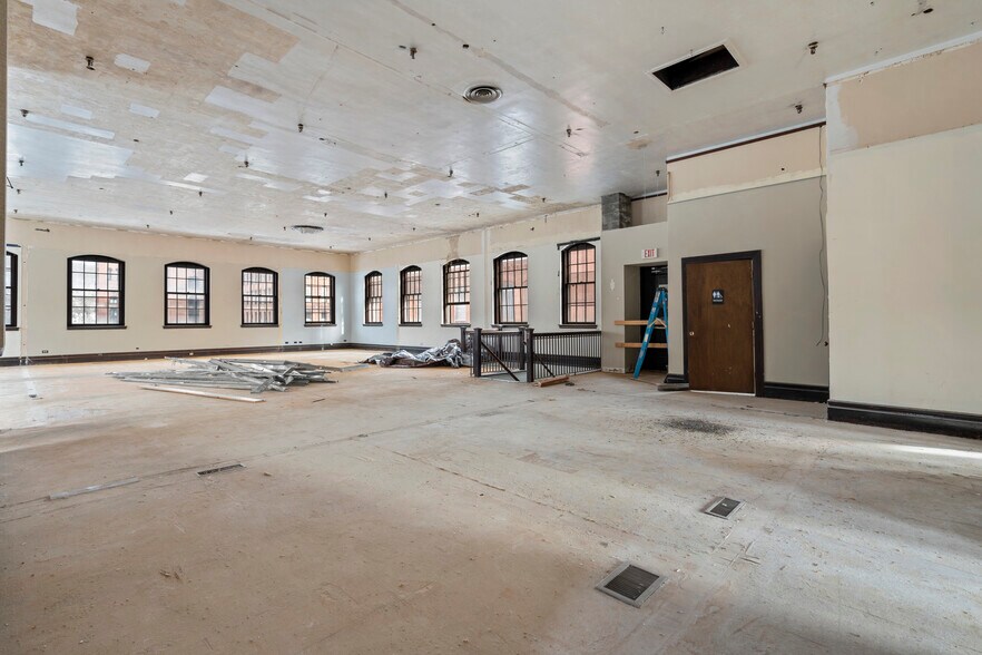 More Photos Of 575 Norwich Ave, Taftville Freestanding For Lease
