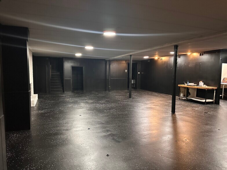 More Photos Of 8350 S 88th Ave, Justice Restaurant For Sale