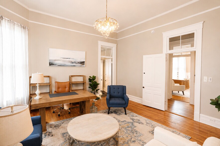 More Photos Of 700 W Garden St, Pensacola Freestanding For Lease