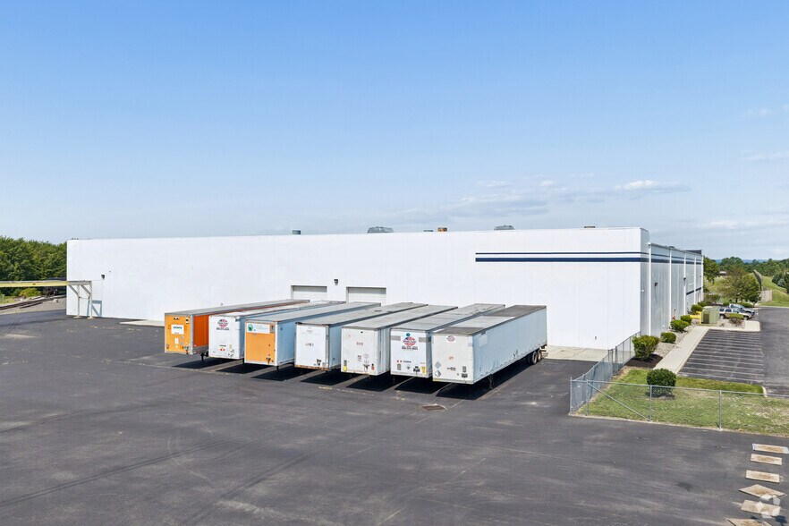 More Photos Of 300 Progress Ct, Logan Township Warehouse For Lease
