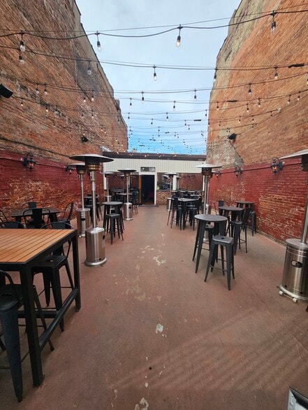 More Photos Of 181 Front St, Marietta Restaurant For Lease