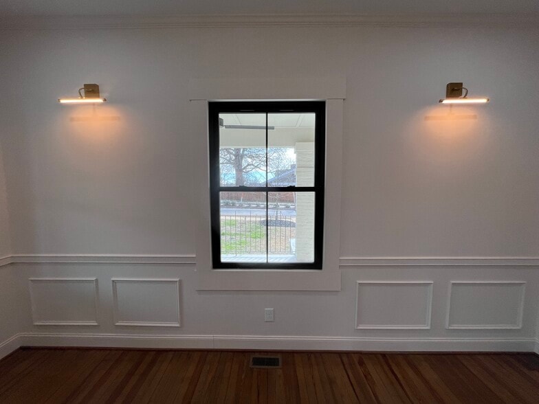 More Photos Of 700 Arlington Ave, Greenville Office For Sale