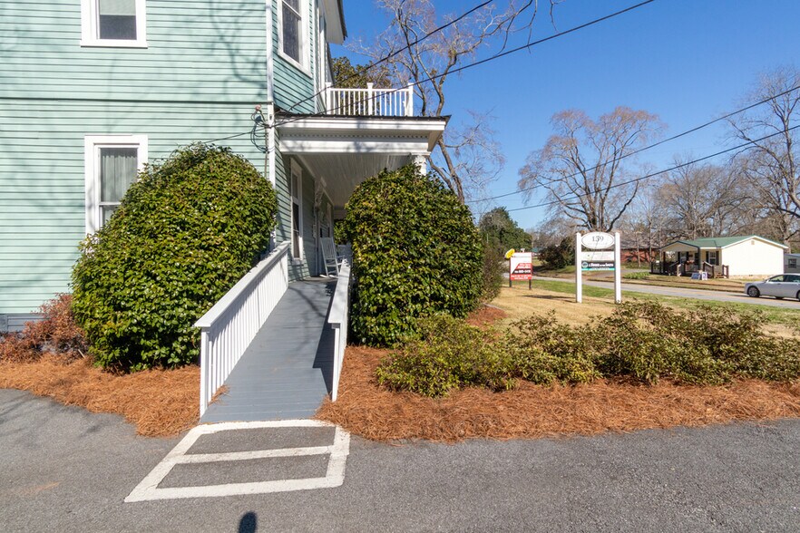 More Photos Of 159 S College St, Hamilton Office For Sale