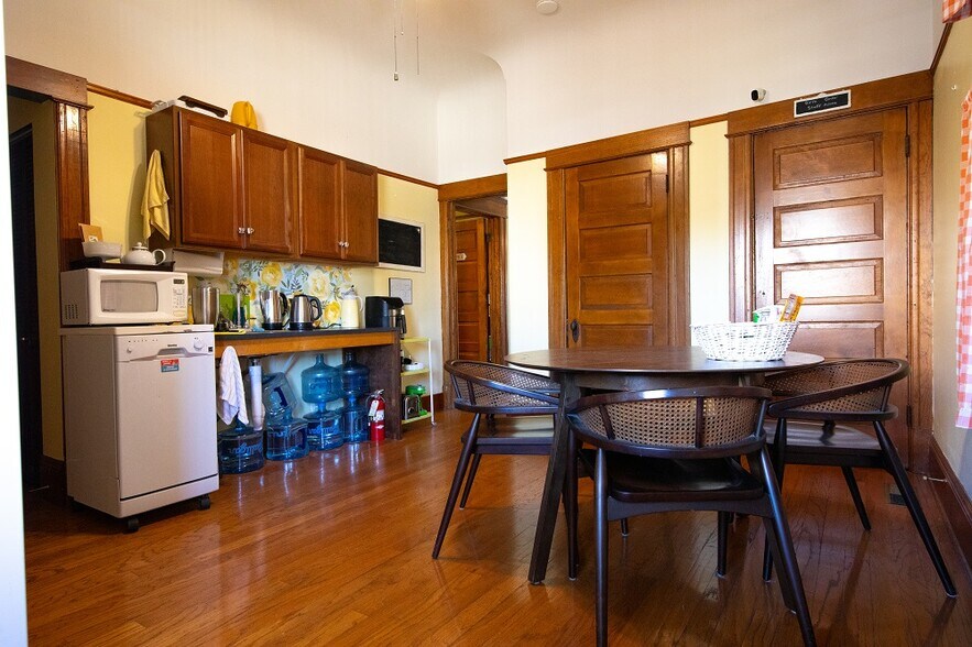 More Photos Of 2025 P St, Sacramento Office For Sale