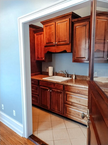 More Photos Of 100 SW Main St, Vidalia Office For Sale