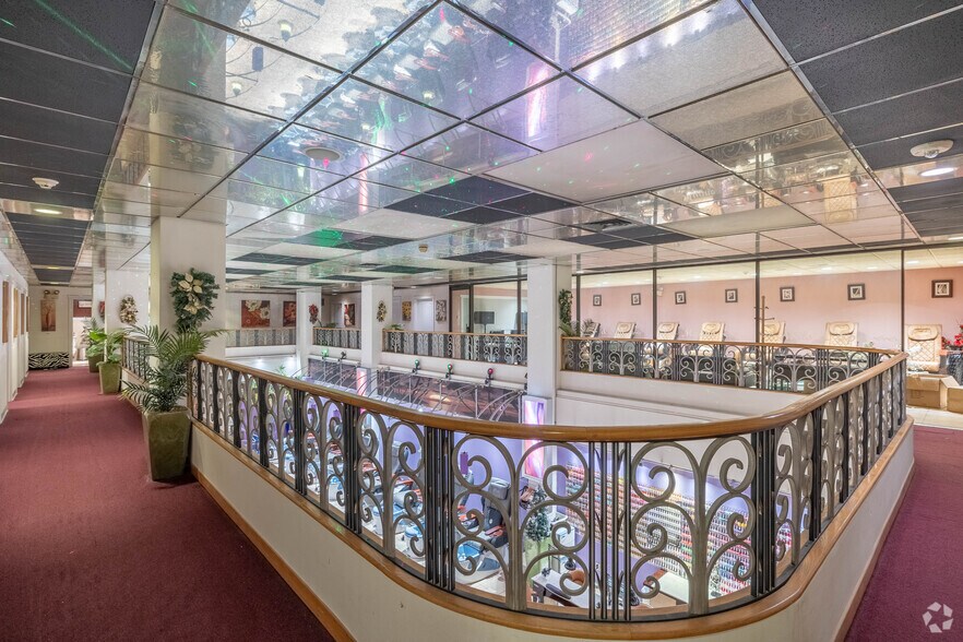 More Photos Of 1521-1523 3rd Ave, Seattle Office For Sale