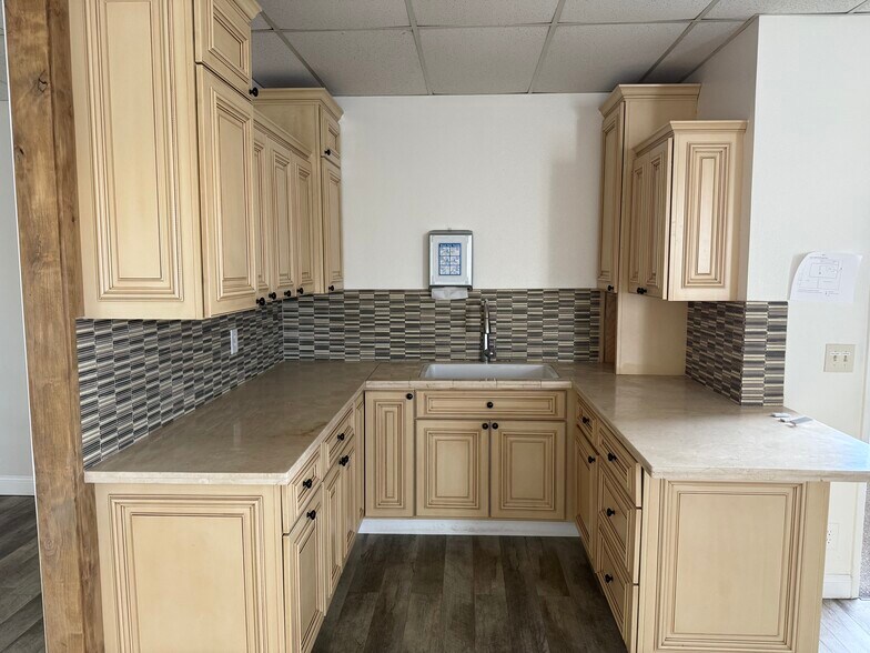 More Photos Of 5 Harris Ct, Monterey Warehouse For Lease