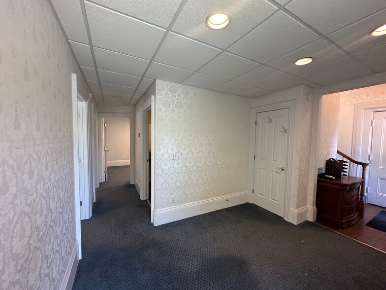 More Photos Of 550 W Musser St, Carson City Office For Lease