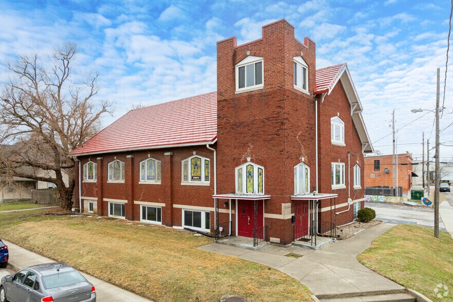 More Photos Of 1001 Hosbrook St, Indianapolis Religious Facility For Sale