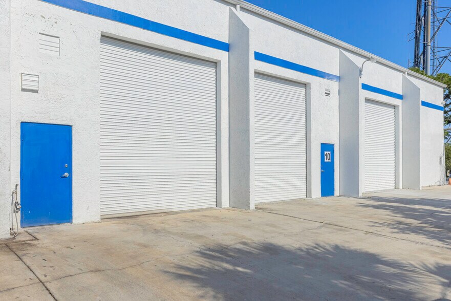 More Photos Of 1593 SE Village Green Dr, Port Saint Lucie Warehouse For Sale