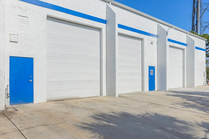 More Photos Of 1593 SE Village Green Dr, Port Saint Lucie Warehouse For Lease