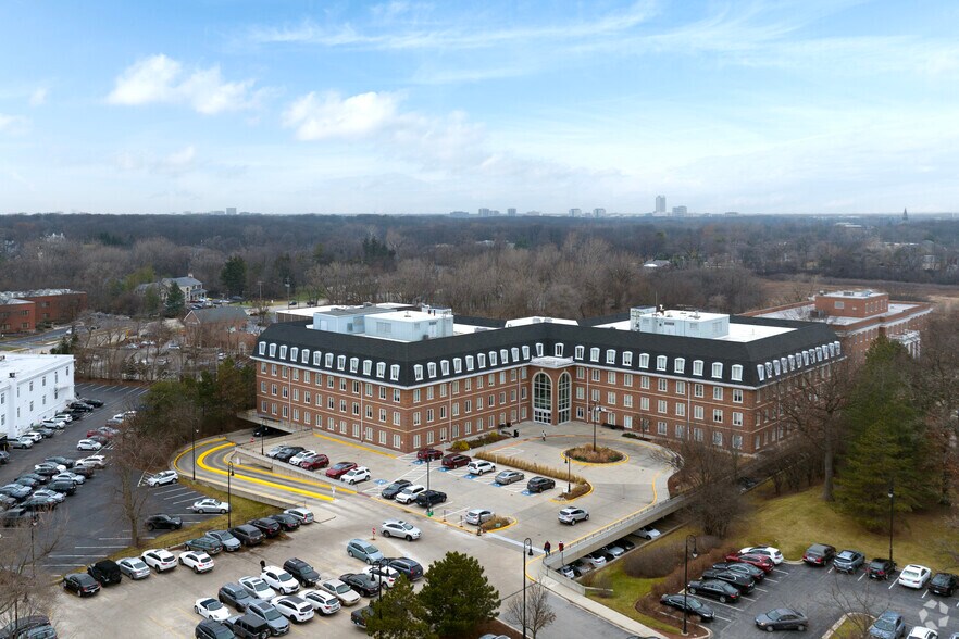 More Photos Of 908 N Elm St, Hinsdale Medical For Lease