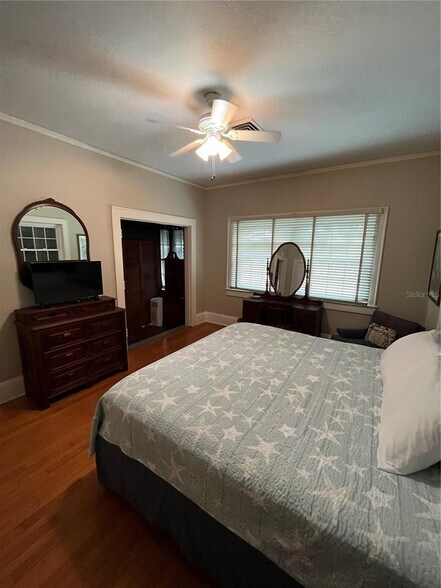 More Photos Of 1200 W Lake Otis Dr Se, Winter Haven Specialty For Sale