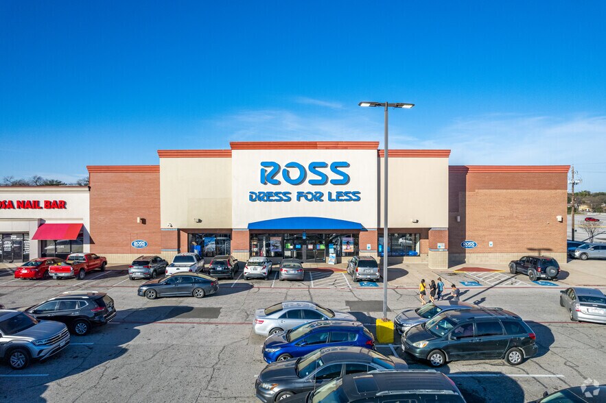 More Photos Of 3907-4025 W Airport Fwy, Irving Unknown For Lease