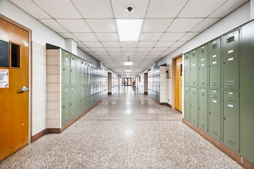 More Photos Of 500 Magrill st, Longview Loft Creative Space For Sale