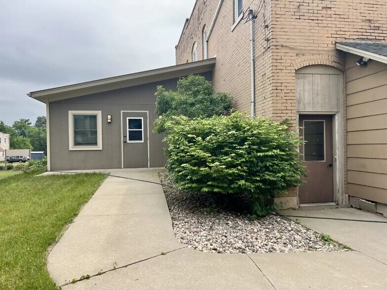 More Photos Of 107 N Main St, Rosholt Bar For Sale