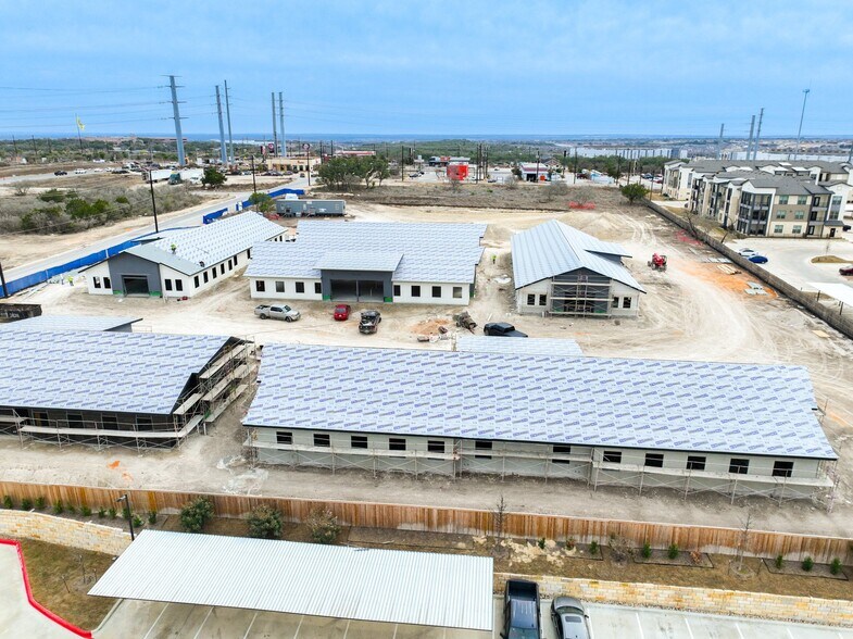 More Photos Of 211 Crossing Ave, San Antonio Office For Sale