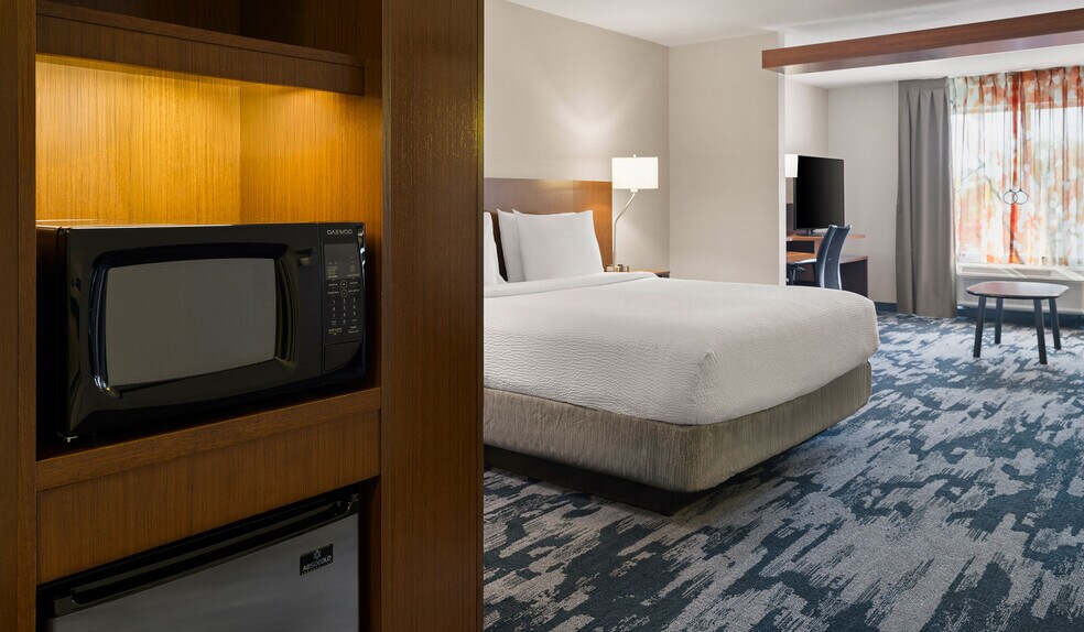 More Photos Of 10495 Crosspoint Blvd, Indianapolis Hotel For Sale