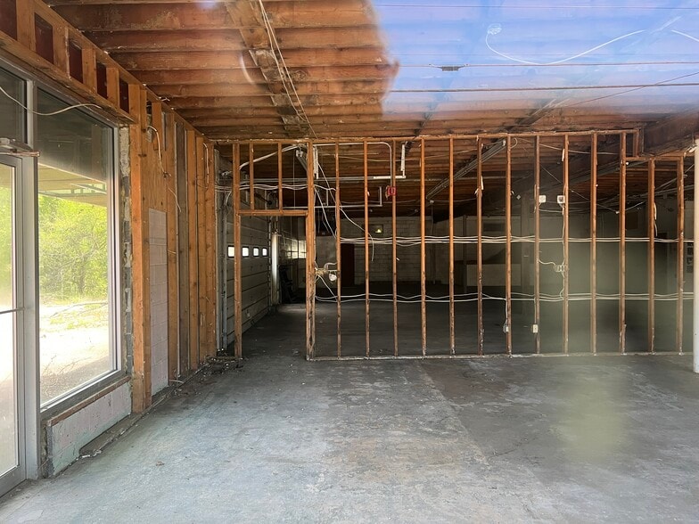 More Photos Of 6840 Post Rd, North Kingstown Auto Repair For Sale