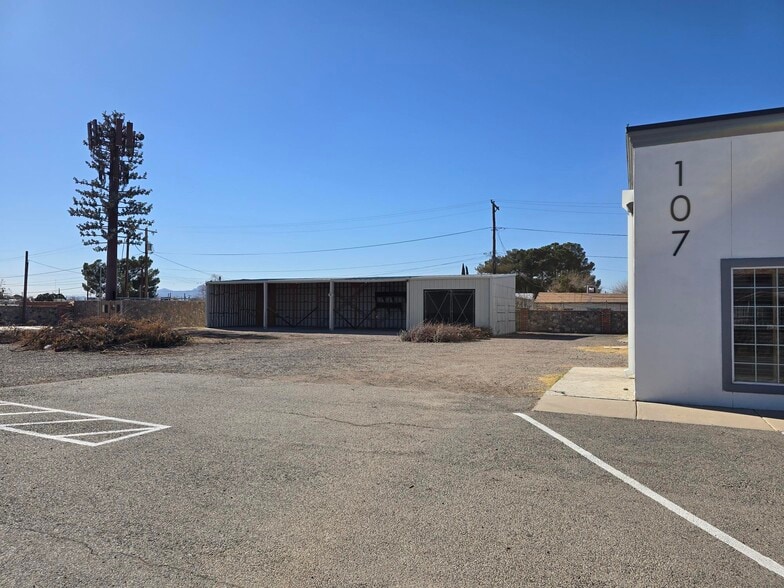 More Photos Of 107 S Ascarate St, El Paso Flex For Sale